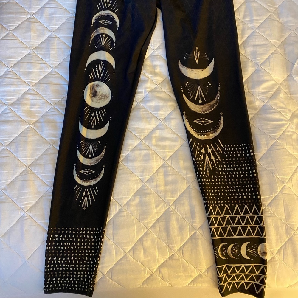 Onzie full length moon phase leggings